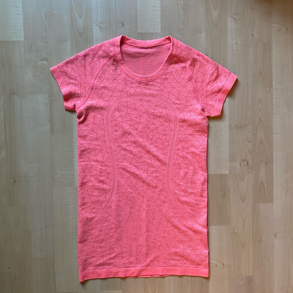 Pink lululemon short sleeve